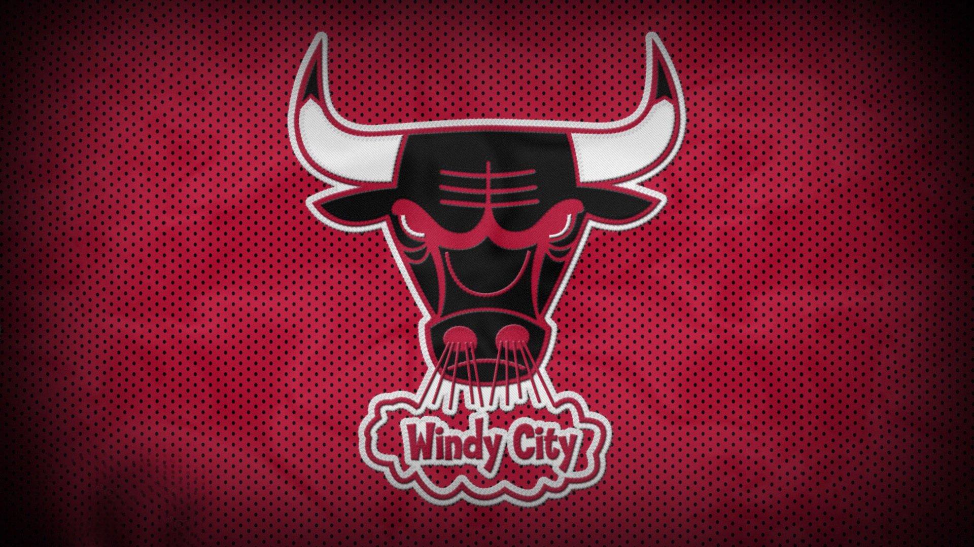 国足客战印尼迎关键战役 李毅强调，稳固防守是取胜基石