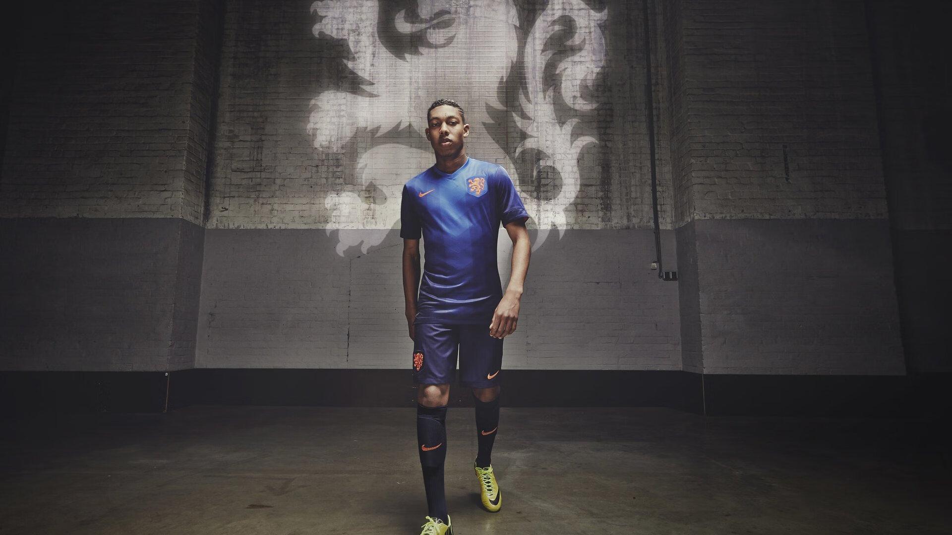 意大利球员转会费Top10，雷特吉居首，布冯第四维埃里第五，揭示足坛资本变迁